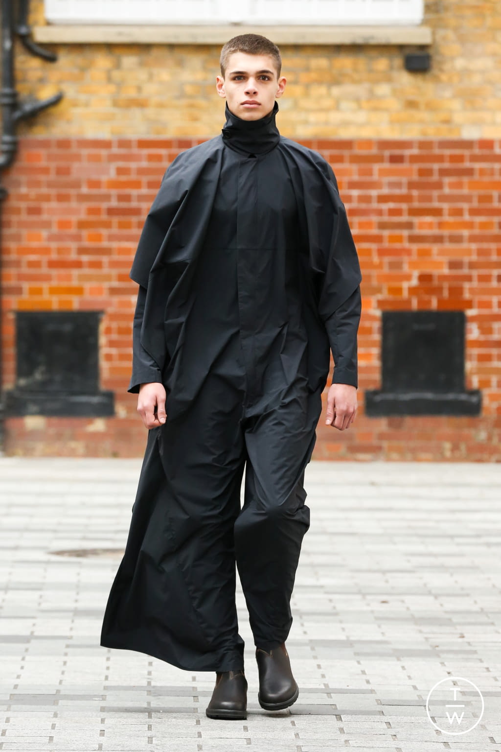 Fashion Week London Fall/Winter 2020 look 1 from the Chalayan collection menswear