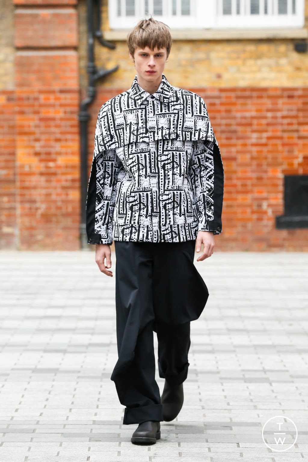 Fashion Week London Fall/Winter 2020 look 17 from the Chalayan collection menswear