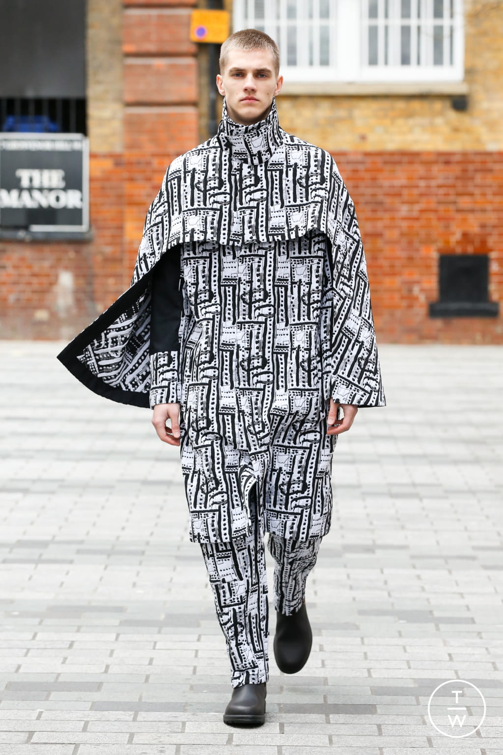 Fashion Week London Fall/Winter 2020 look 18 from the Chalayan collection menswear