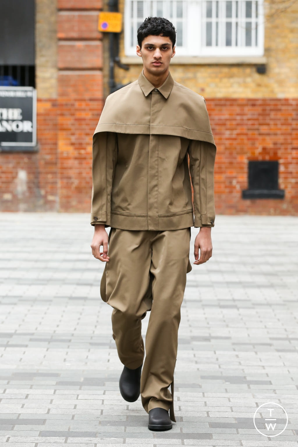 Fashion Week London Fall/Winter 2020 look 21 from the Chalayan collection menswear