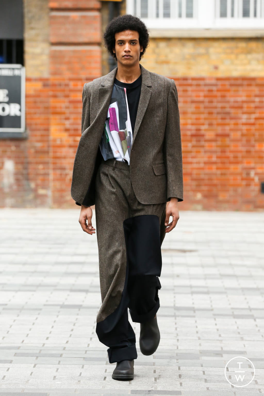 Fashion Week London Fall/Winter 2020 look 7 from the Chalayan collection menswear