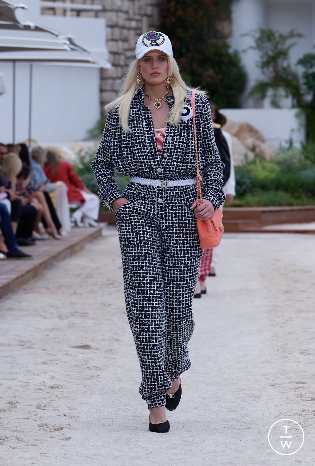 Fashion Week Paris Resort 2023 look 8 from the Chanel collection womenswear