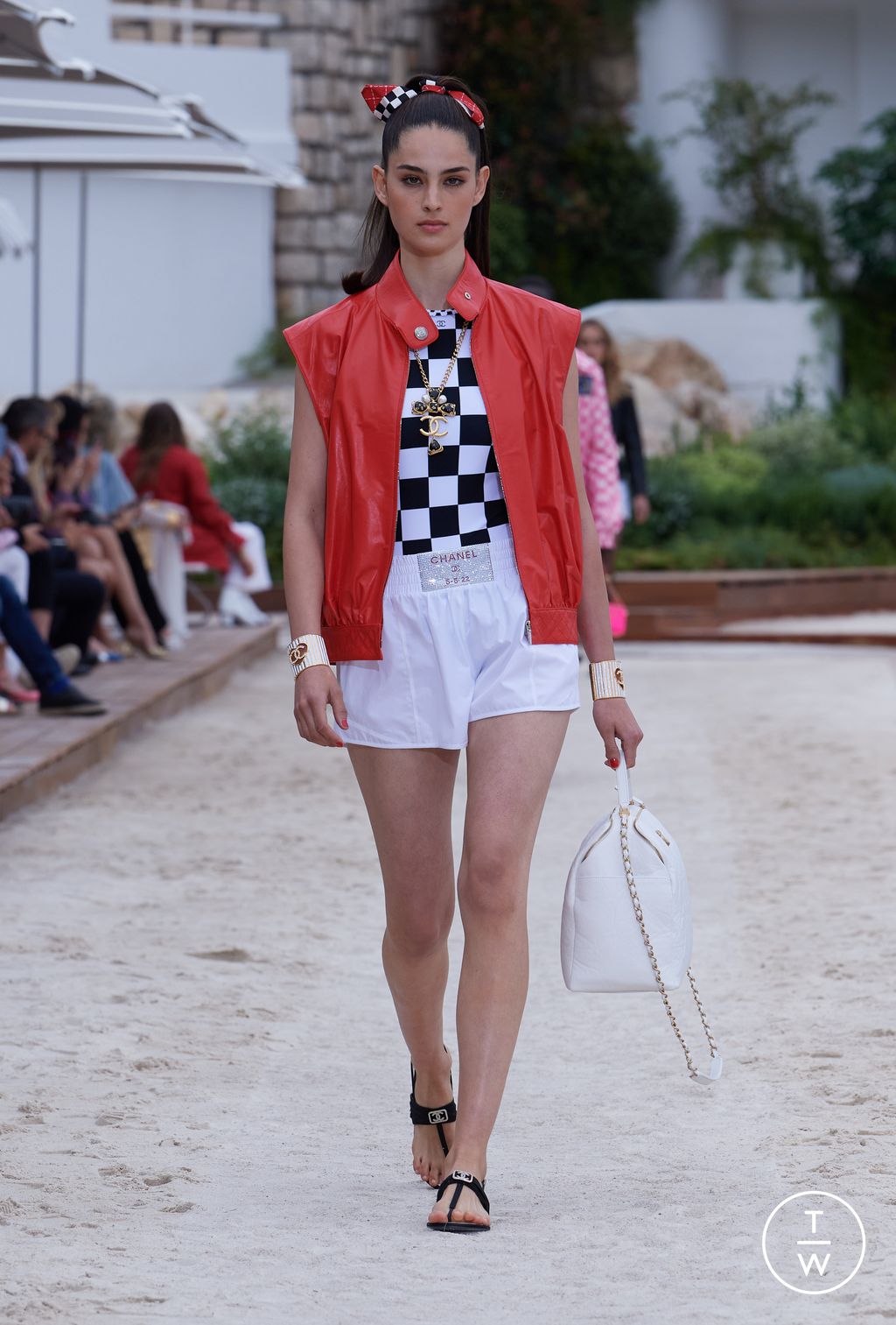 Fashion Week Paris Resort 2023 look 16 from the Chanel collection 女装