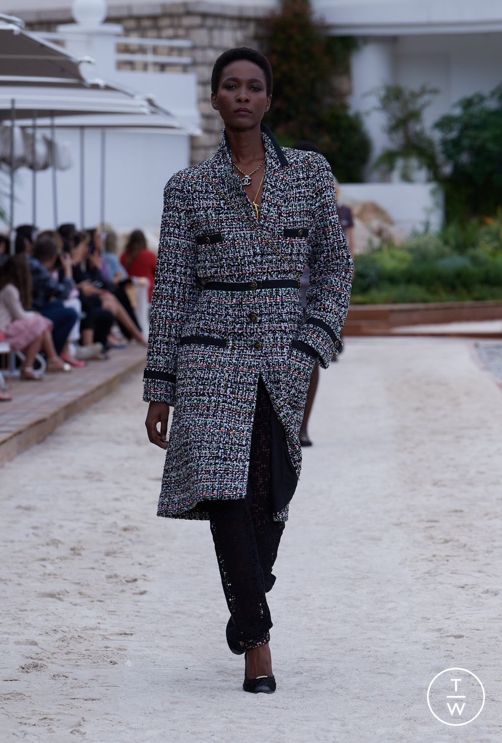 chanel look  Chanel, Suit pattern, Chanel fashion