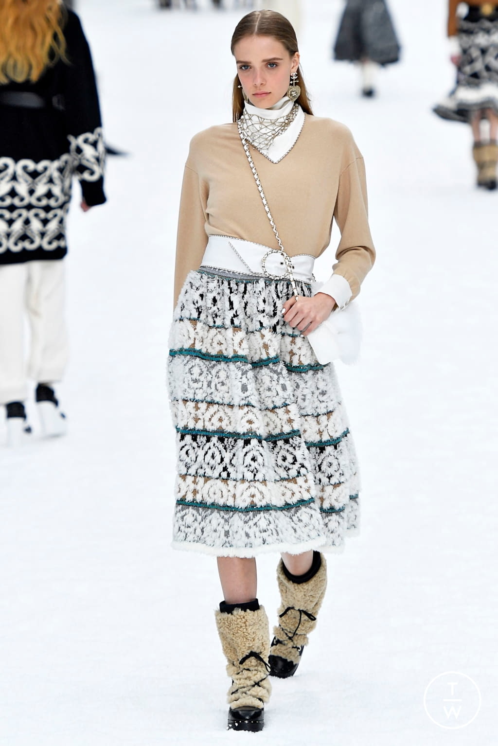 Fashion Week Paris Fall/Winter 2019 look 23 from the Chanel collection womenswear