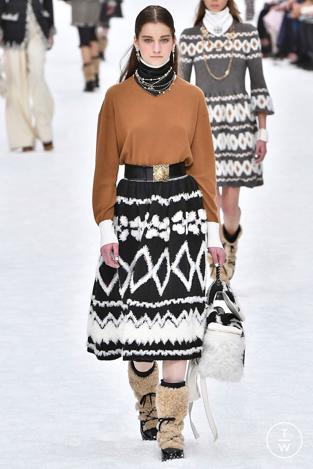 Fashion Week Paris Fall/Winter 2019 look 25 from the Chanel collection womenswear