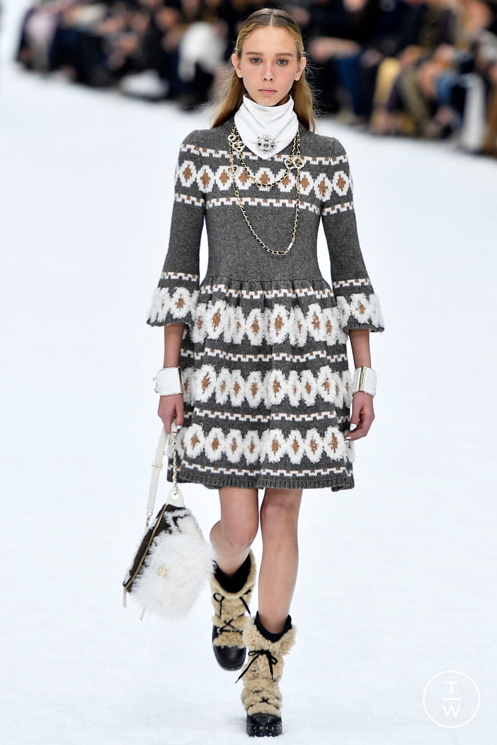 Fashion Week Paris Fall/Winter 2019 look 26 from the Chanel collection womenswear