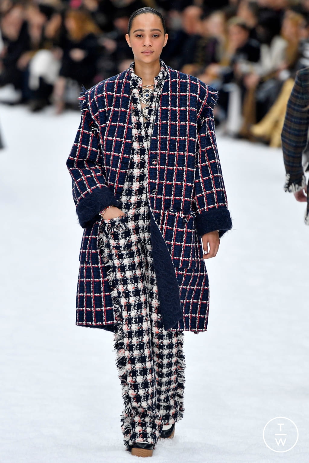 Fashion Week Paris Fall/Winter 2019 look 30 from the Chanel collection womenswear