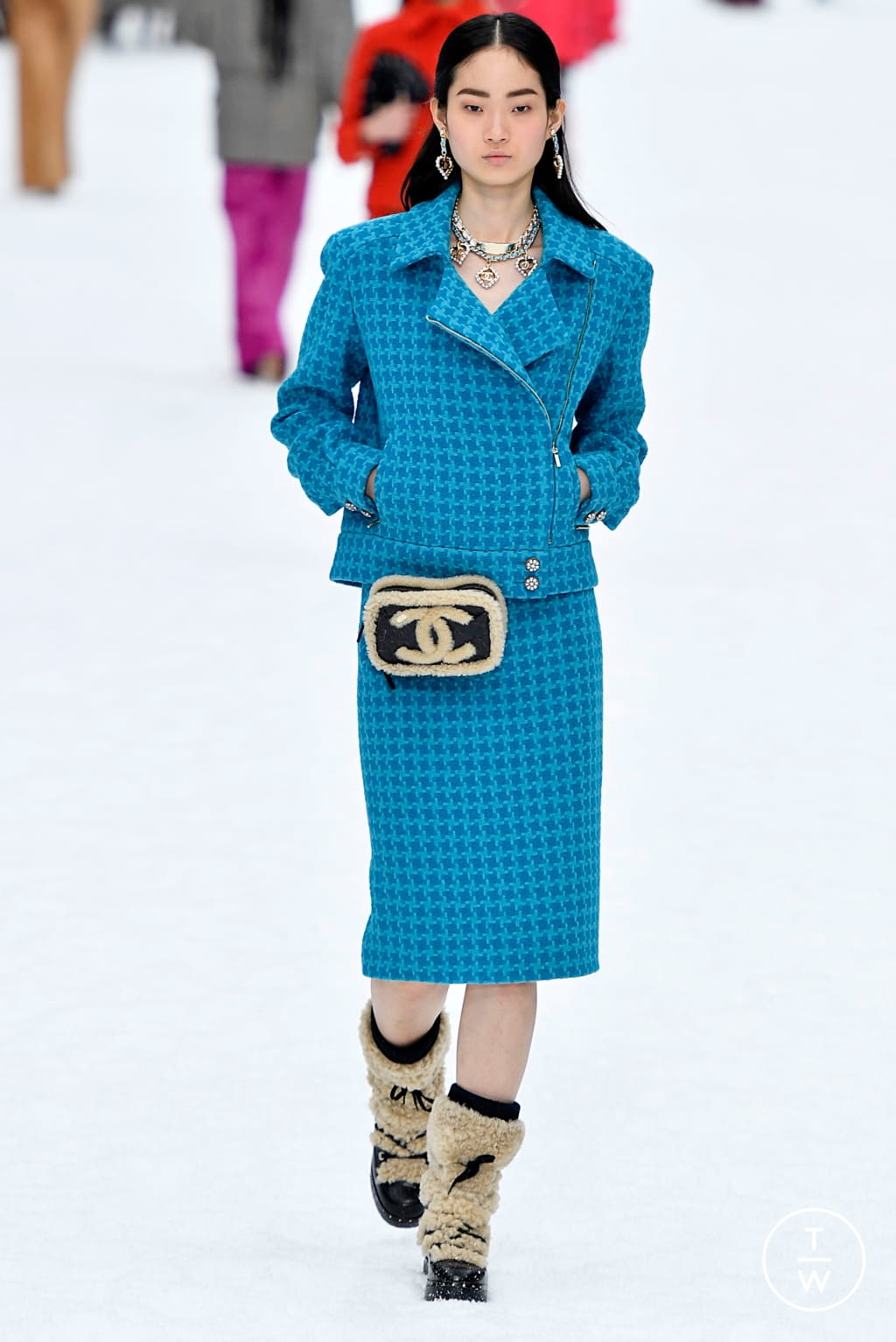 Fashion Week Paris Fall/Winter 2019 look 43 from the Chanel collection womenswear