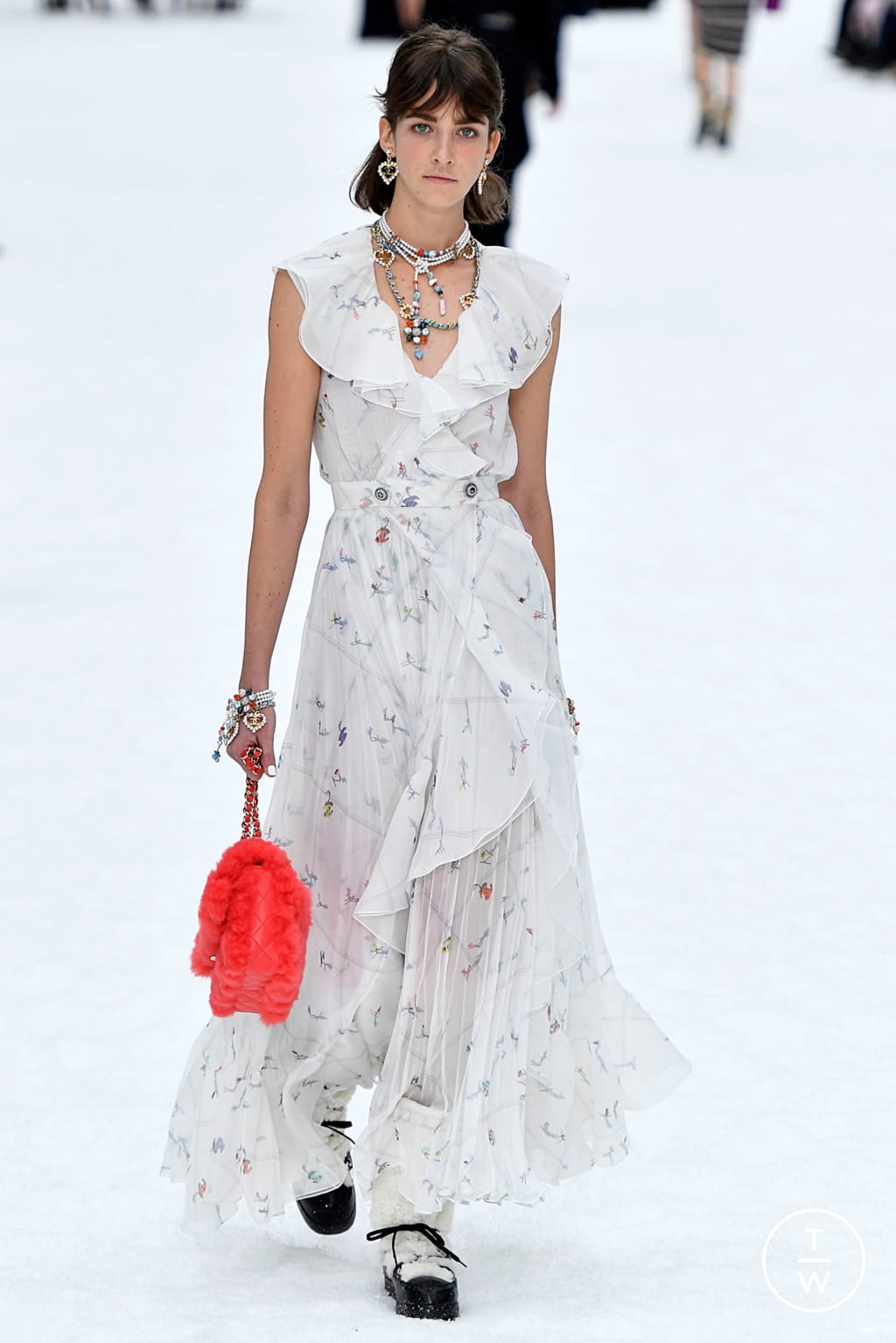 Fashion Week Paris Fall/Winter 2019 look 53 from the Chanel collection womenswear