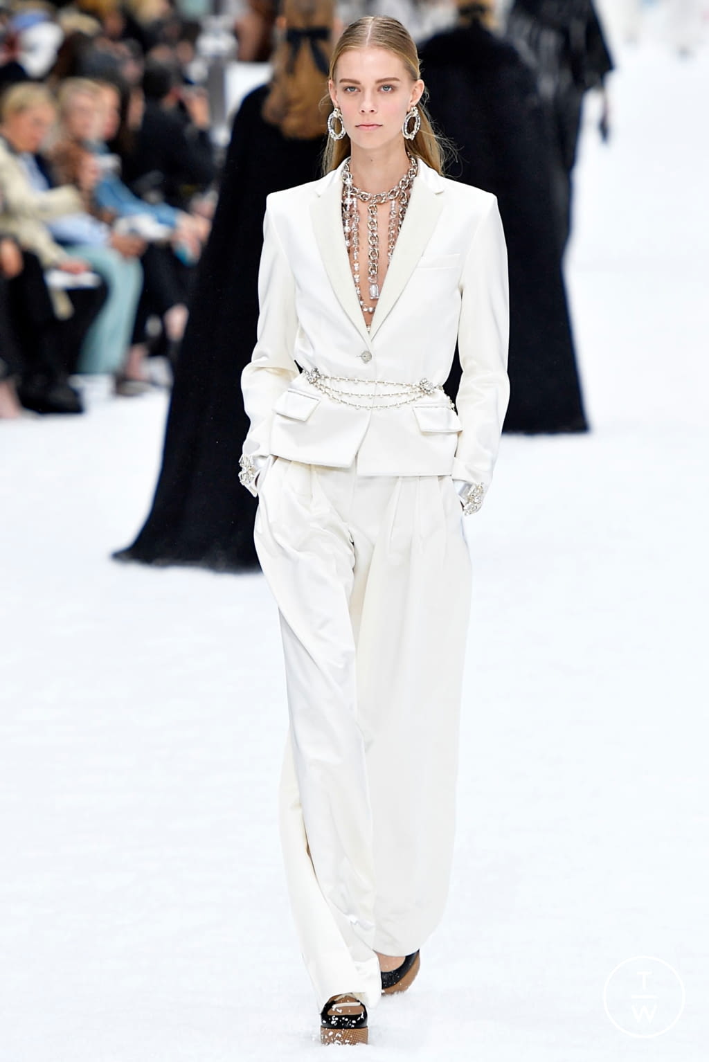 Fashion Week Paris Fall/Winter 2019 look 61 from the Chanel collection womenswear
