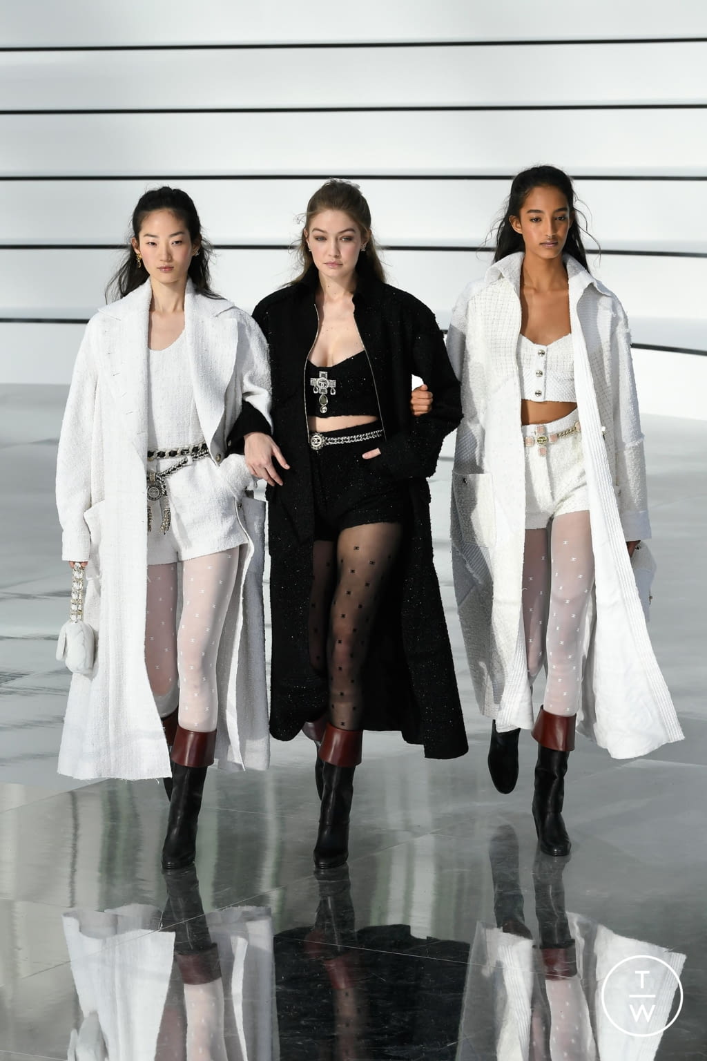 Fashion Week Paris Fall/Winter 2020 look 59 from the Chanel collection womenswear