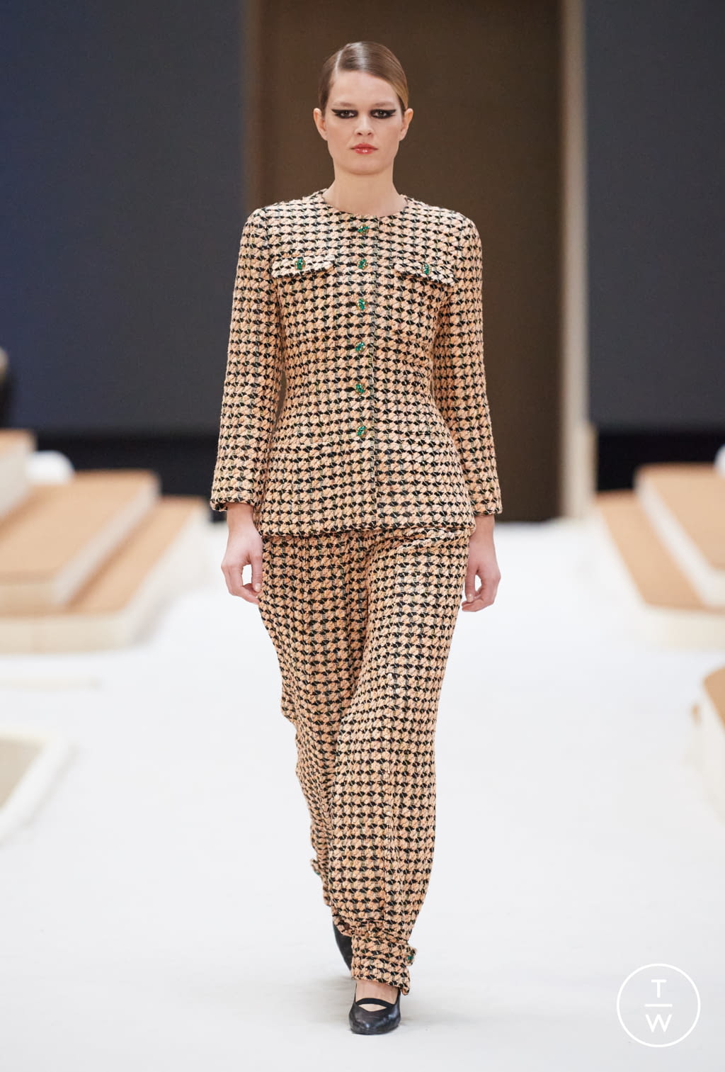 Fashion Week Paris Spring/Summer 2022 look 3 from the Chanel collection couture