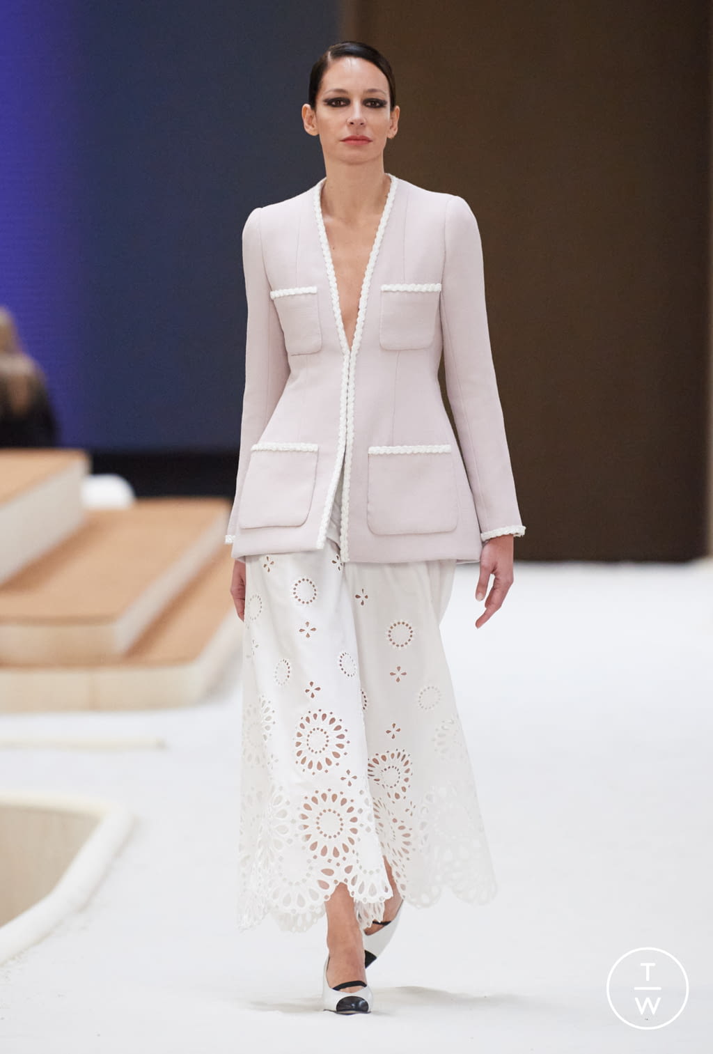 Fashion Week Paris Spring/Summer 2022 look 5 from the Chanel collection couture