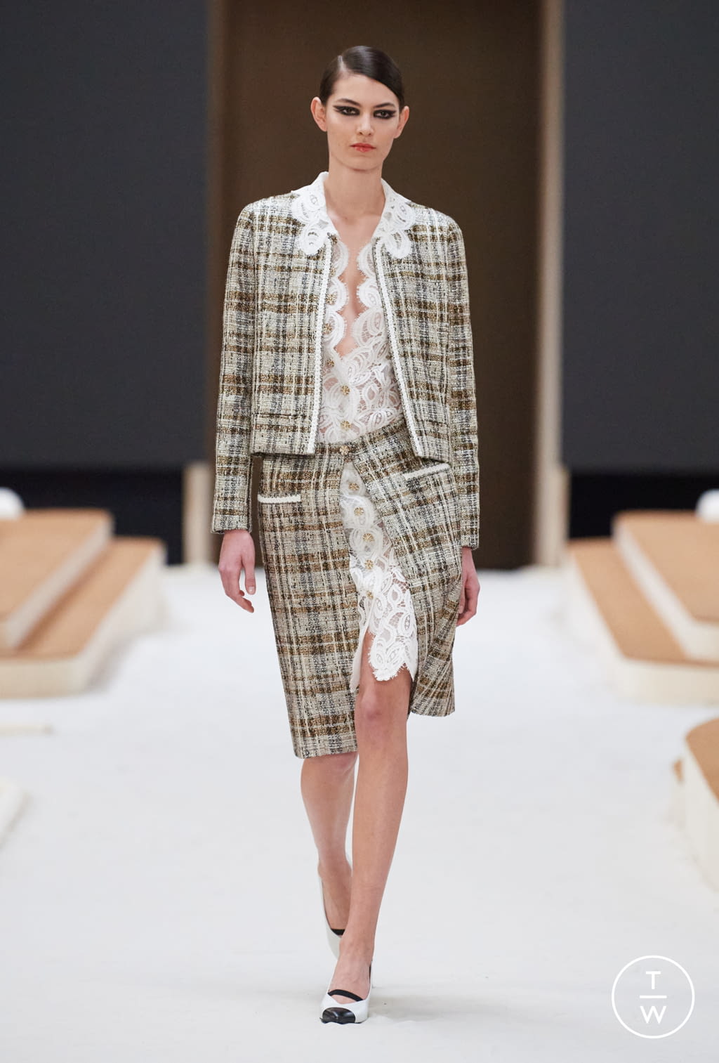Fashion Week Paris Spring/Summer 2022 look 14 de la collection Chanel couture