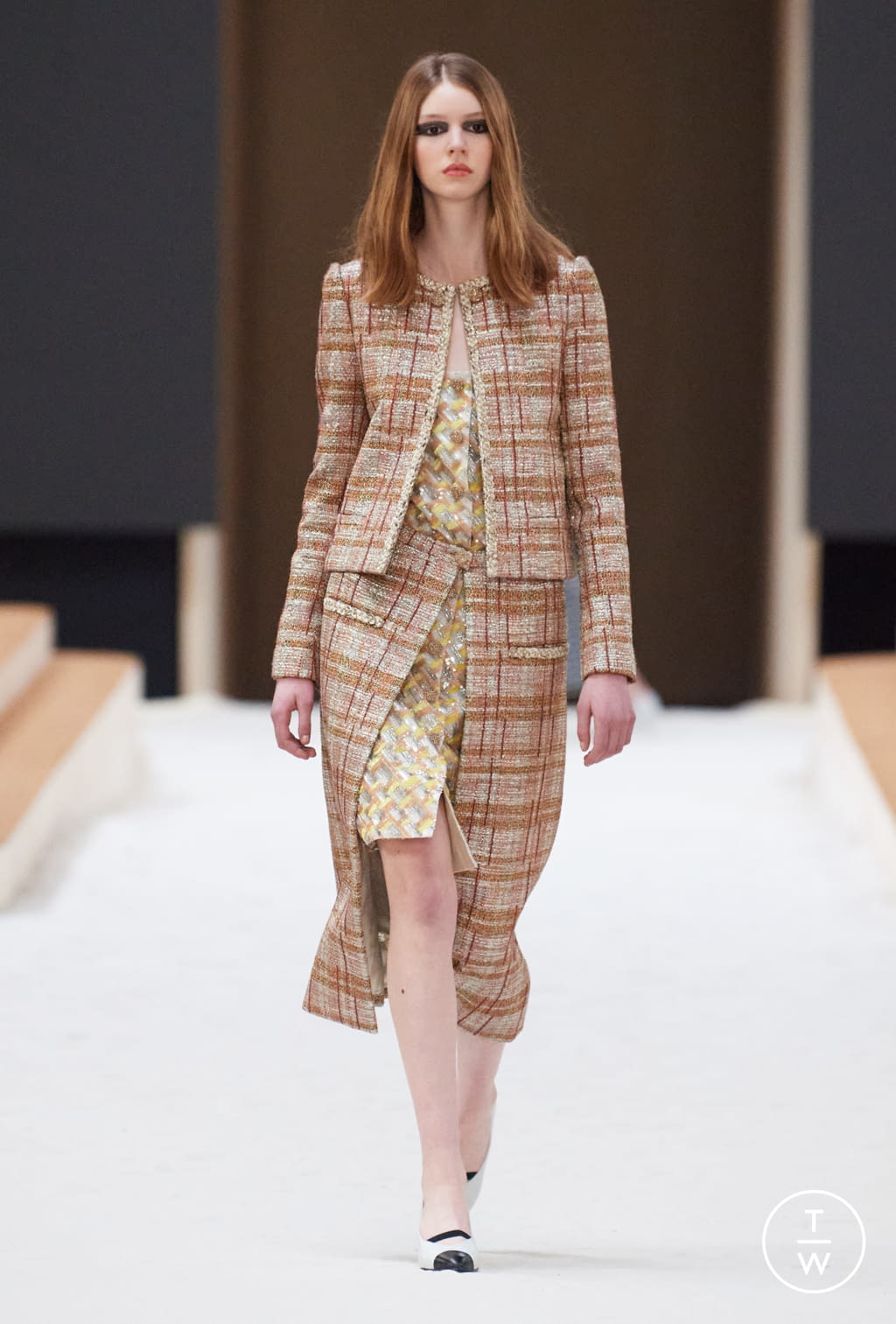 Fashion Week Paris Spring/Summer 2022 look 15 from the Chanel collection couture