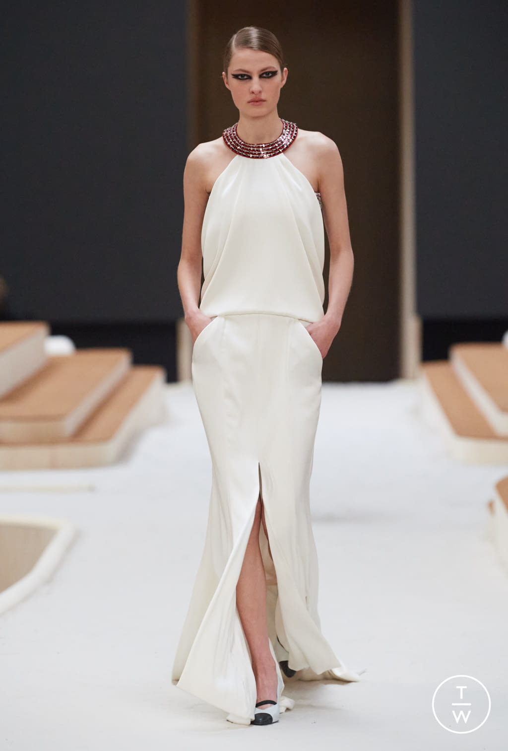 Fashion Week Paris Spring/Summer 2022 look 40 from the Chanel collection couture