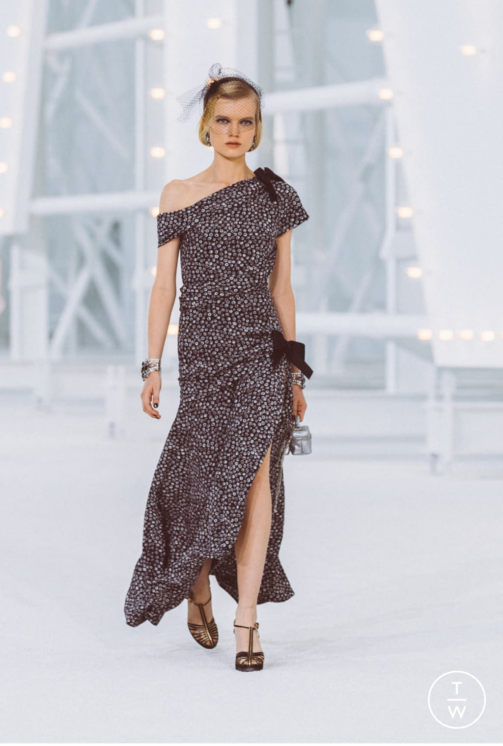 Fashion Week Paris Spring/Summer 2021 look 6 from the Chanel collection womenswear