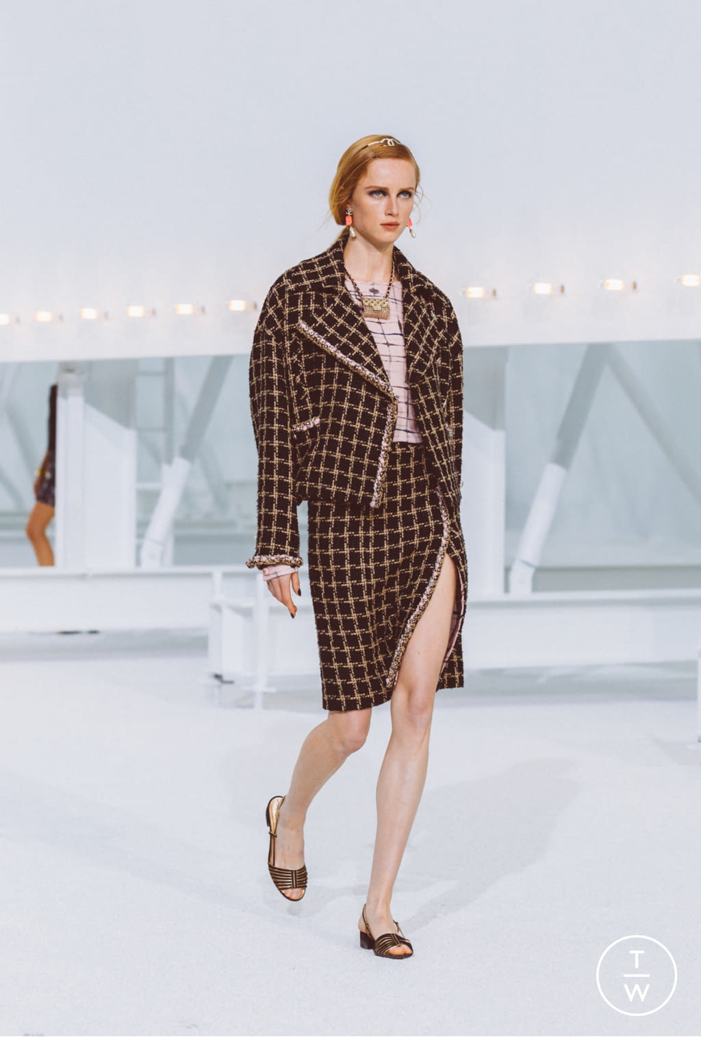 Fashion Week Paris Spring/Summer 2021 look 1 from the Chanel collection 女装