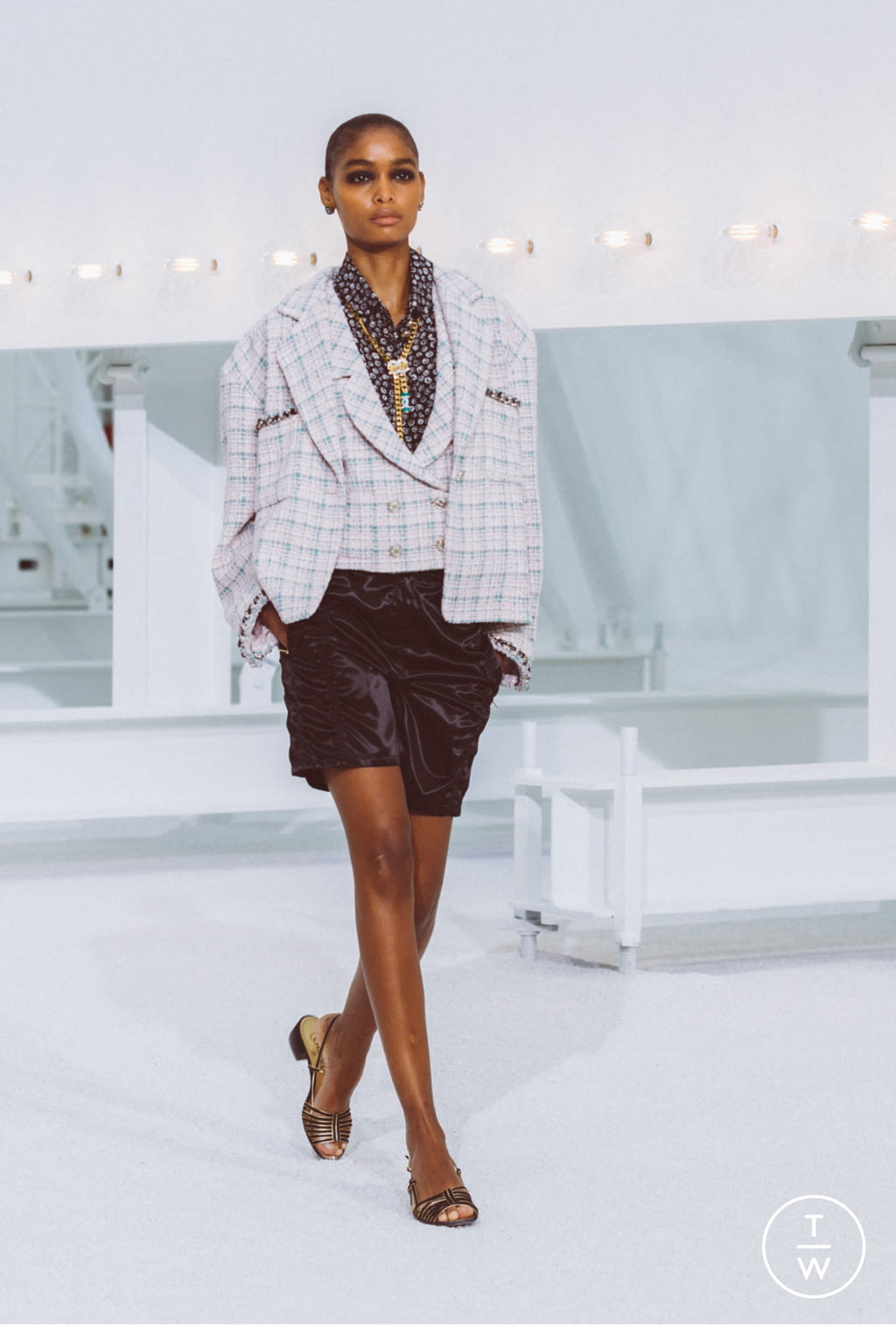 Fashion Week Paris Spring/Summer 2021 look 4 from the Chanel collection 女装