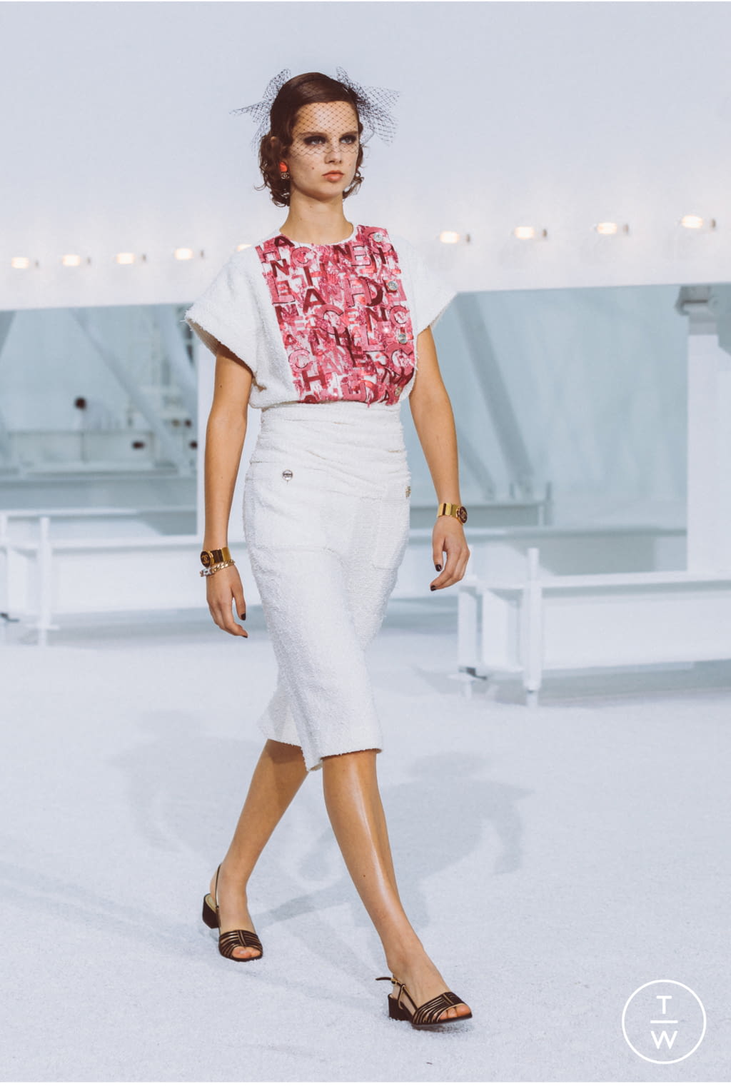 Fashion Week Paris Spring/Summer 2021 look 29 from the Chanel collection womenswear