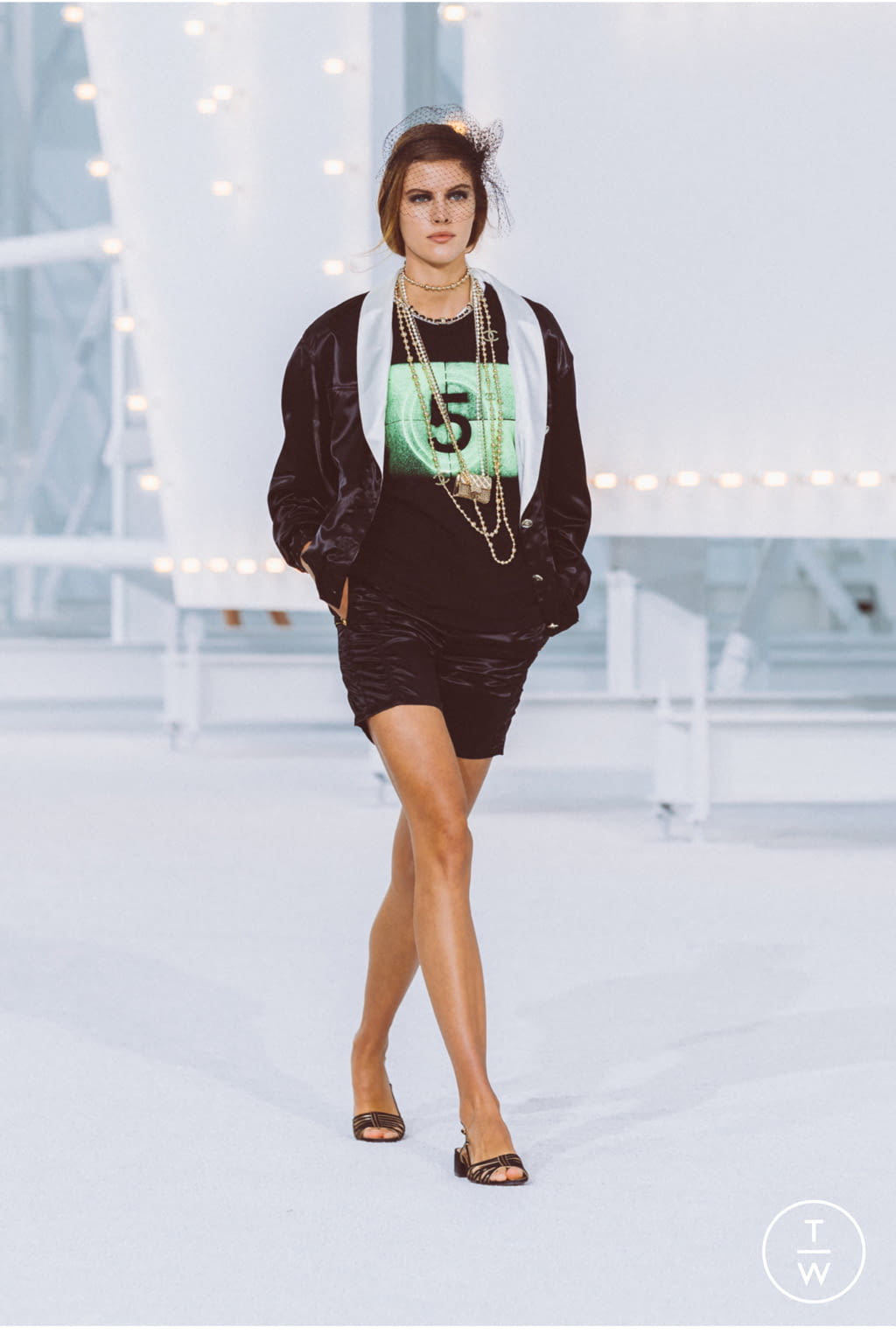 Fashion Week Paris Spring/Summer 2021 look 35 from the Chanel collection womenswear