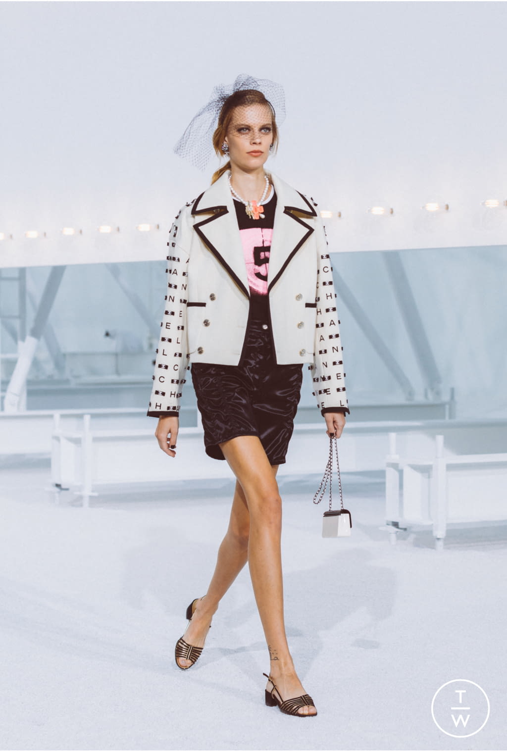 Fashion Week Paris Spring/Summer 2021 look 34 from the Chanel collection womenswear