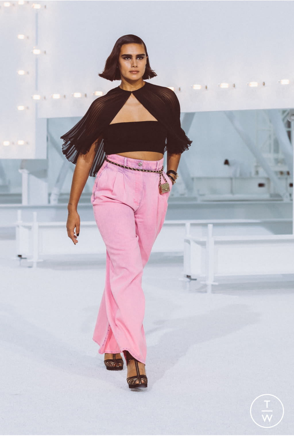 Fashion Week Paris Spring/Summer 2021 look 24 from the Chanel collection 女装