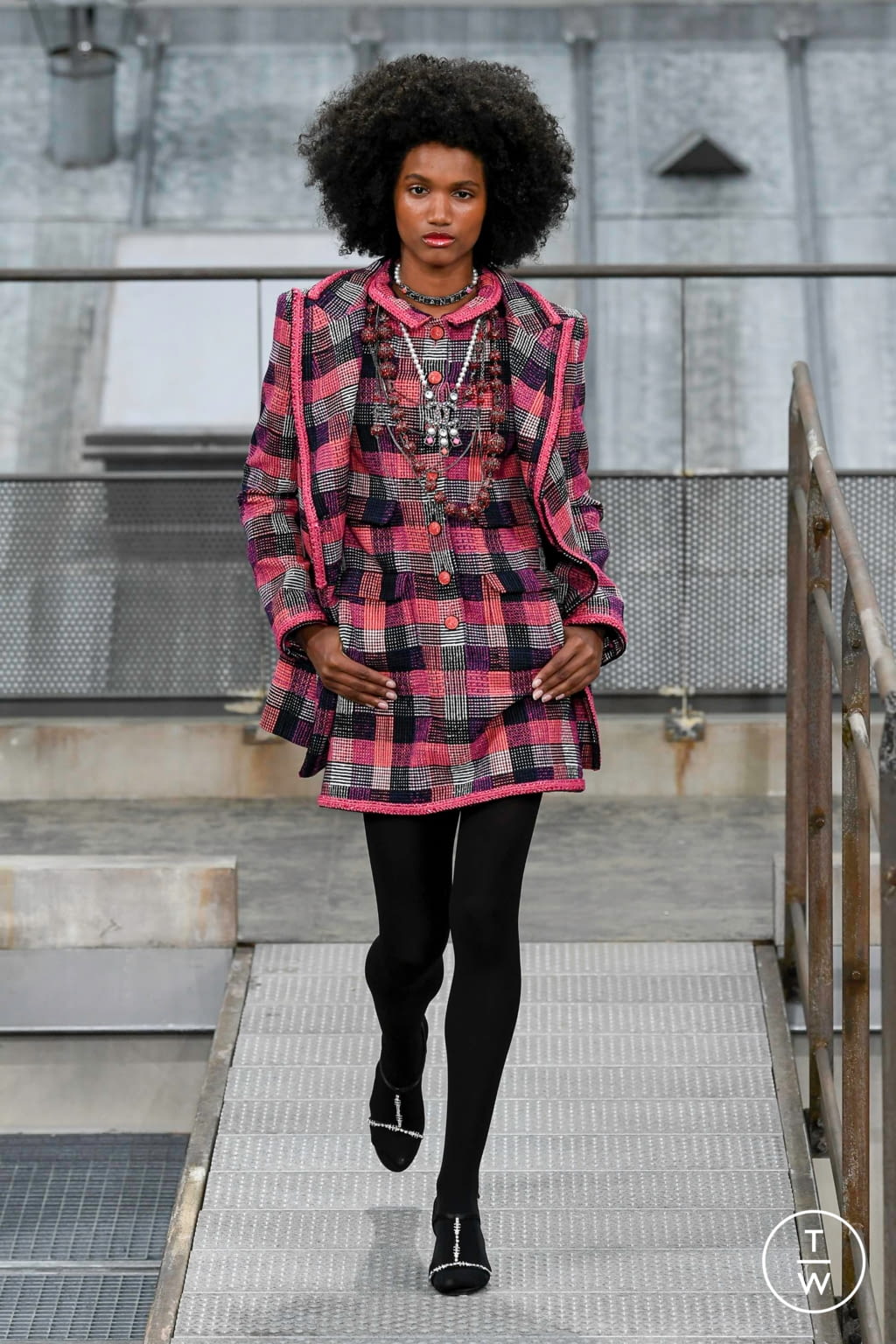 Fashion Week Paris Spring/Summer 2020 look 10 from the Chanel collection womenswear