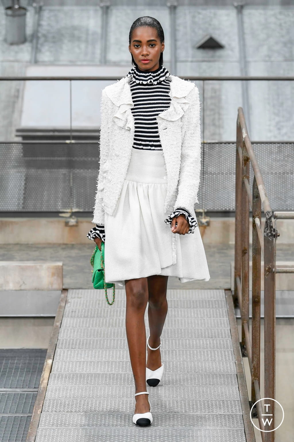 Fashion Week Paris Spring/Summer 2020 look 23 from the Chanel collection womenswear