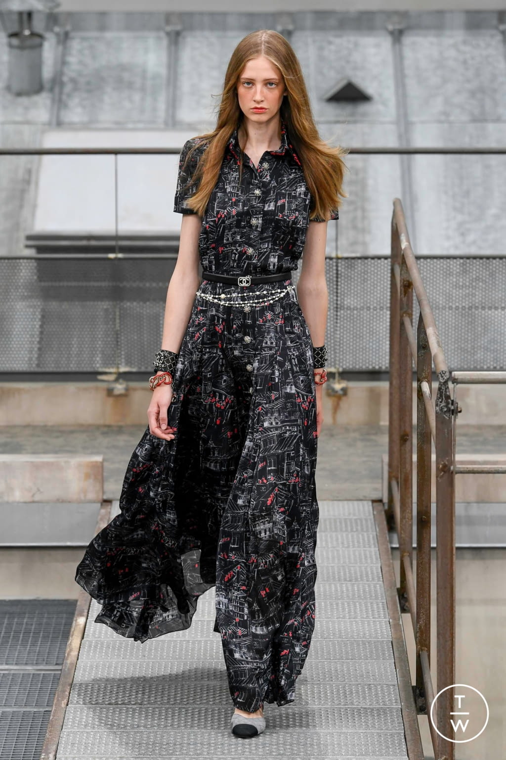 Fashion Week Paris Spring/Summer 2020 look 32 from the Chanel collection womenswear