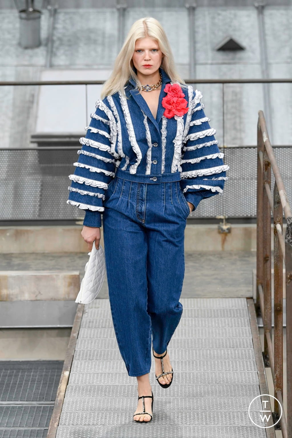 Fashion Week Paris Spring/Summer 2020 look 39 from the Chanel collection womenswear