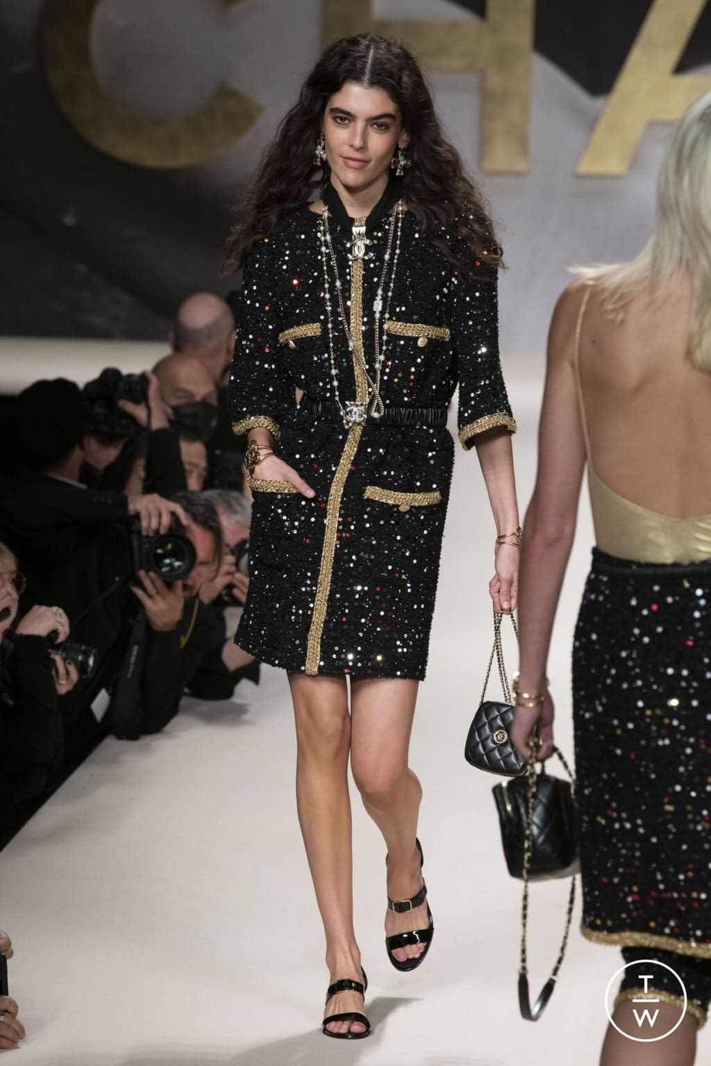 Fashion Week Paris Spring/Summer 2022 look 17 from the Chanel collection womenswear