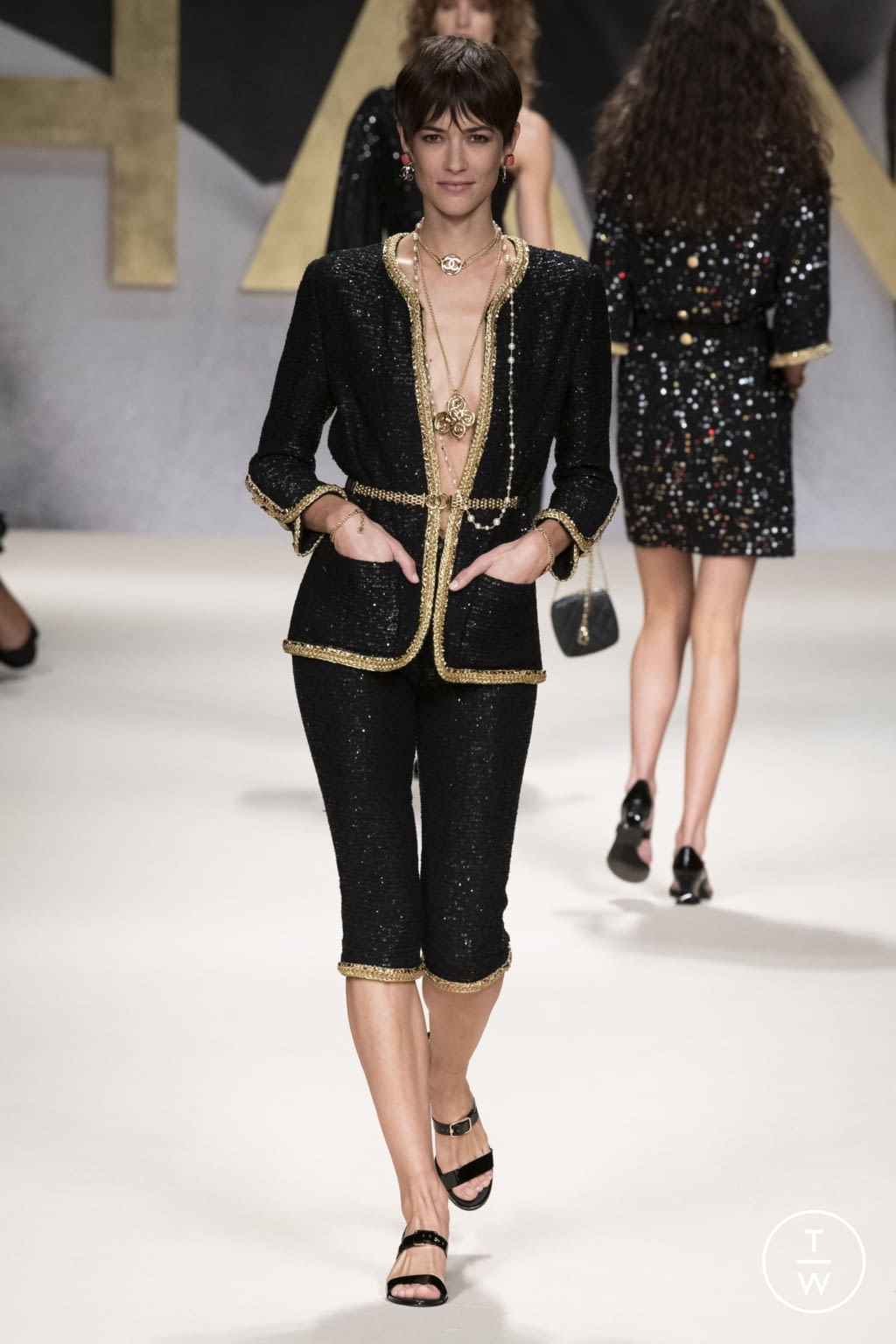 Fashion Week Paris Spring/Summer 2022 look 18 from the Chanel collection 女装
