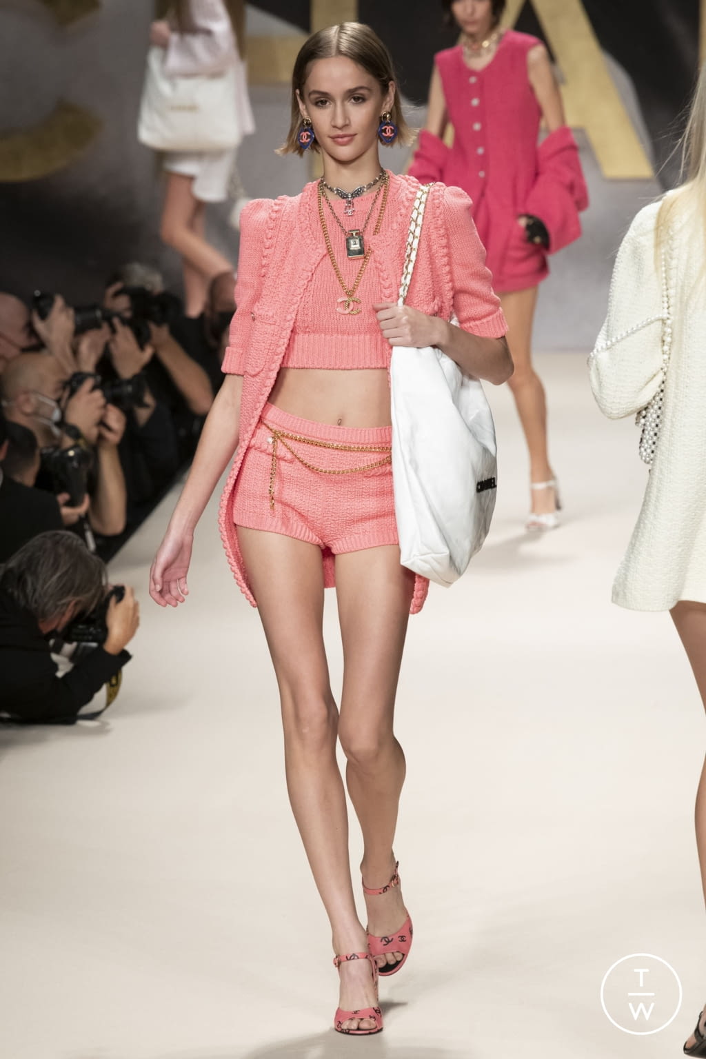 Chanel SS22 womenswear #43 - Tagwalk: The Fashion Search Engine