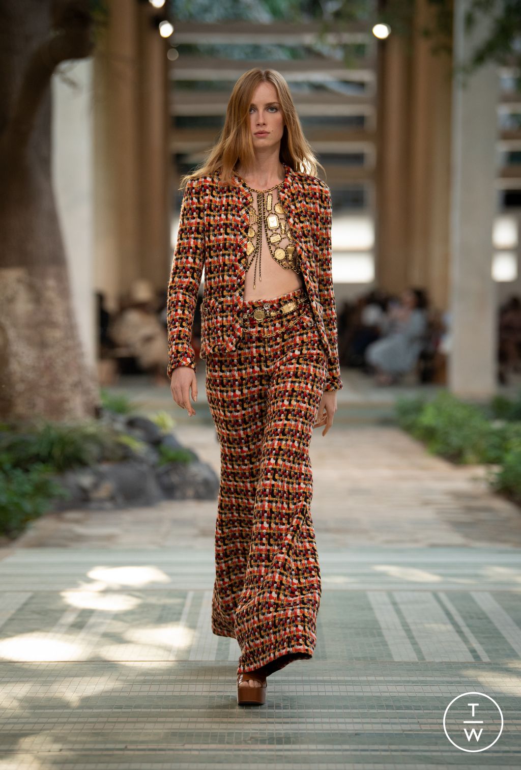 Fashion Week Paris Pre-Fall 2023 look 2 from the Chanel collection 女装