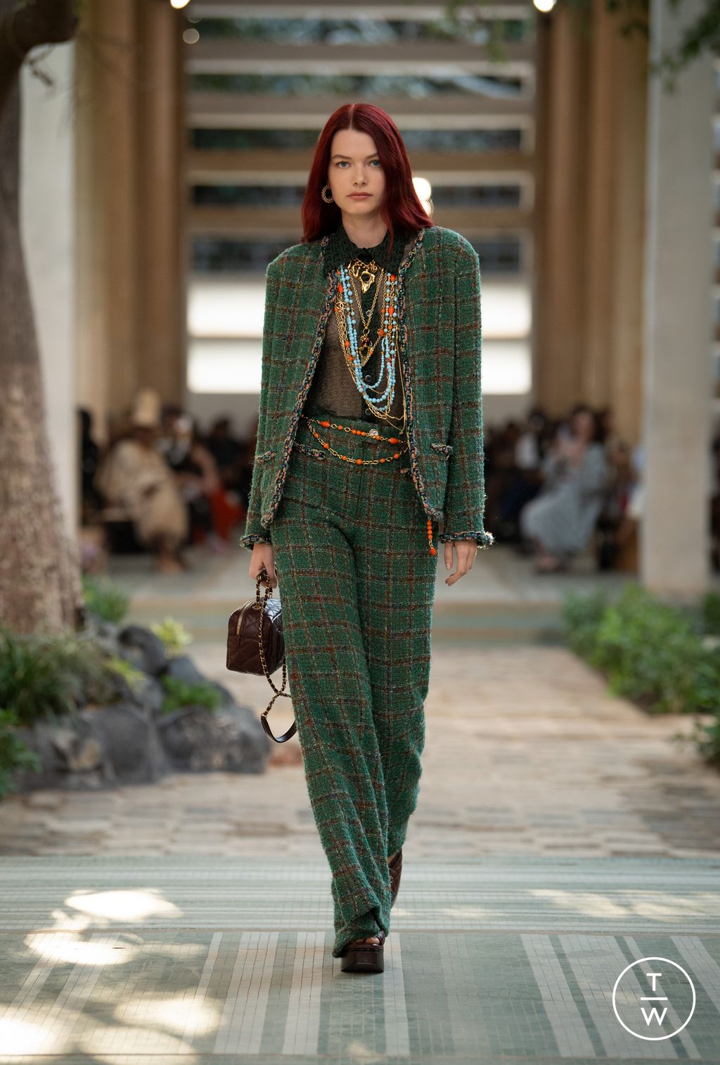 Fashion Week Paris Pre-Fall 2023 look 3 from the Chanel Métiers d'Art collection womenswear