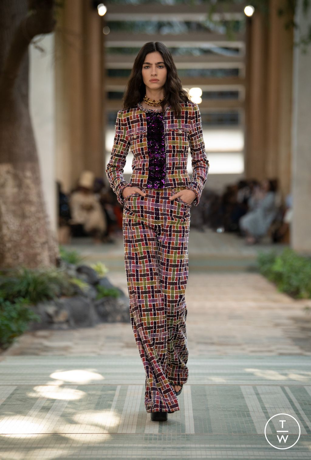 Fashion Week Paris Pre-Fall 2023 look 5 from the Chanel Métiers d'Art collection womenswear