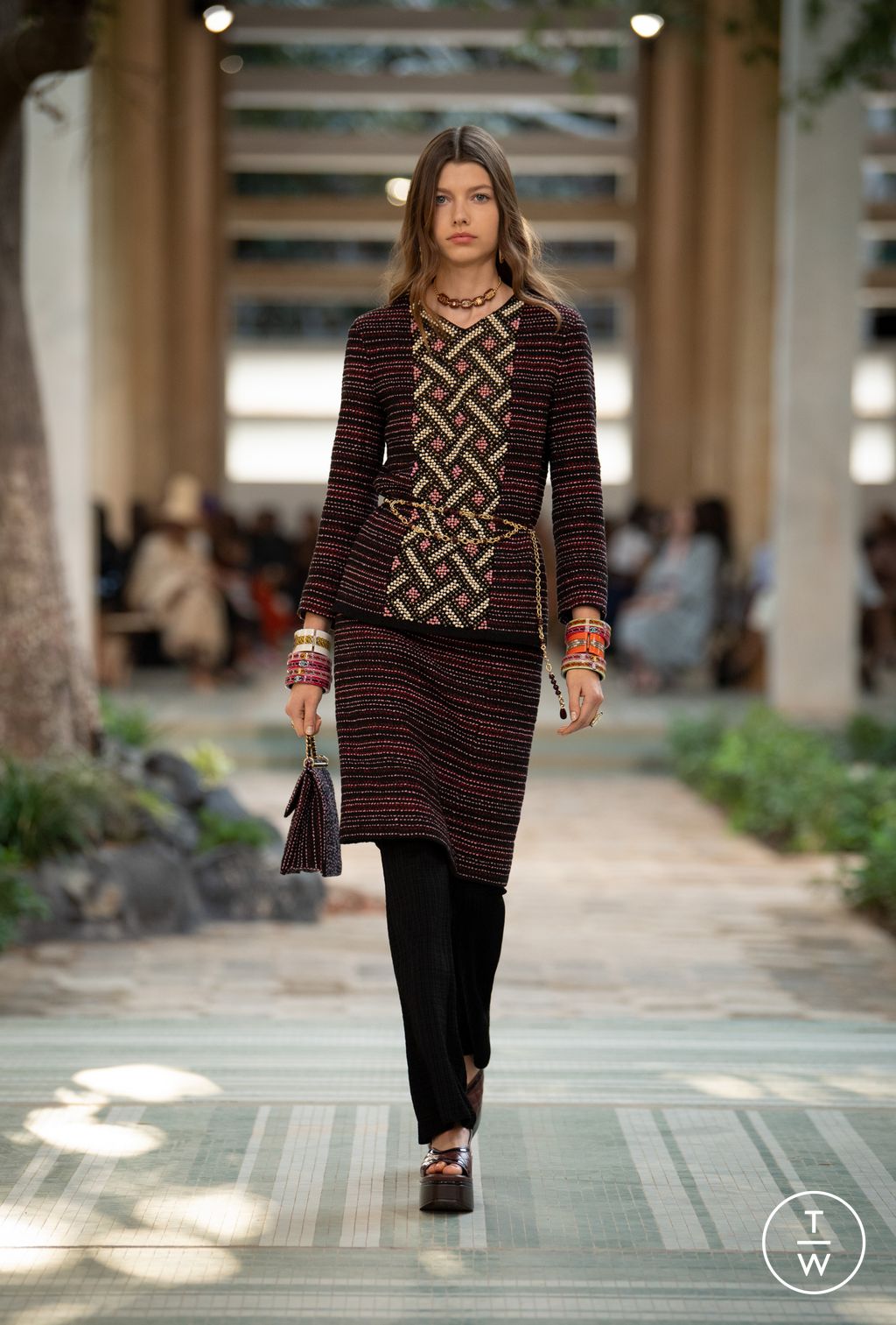 Fashion Week Paris Pre-Fall 2023 look 9 from the Chanel Métiers d'Art collection womenswear