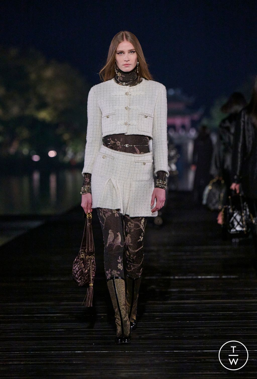 Fashion Week Paris Pre-Fall 2025 look 16 from the Chanel collection womenswear