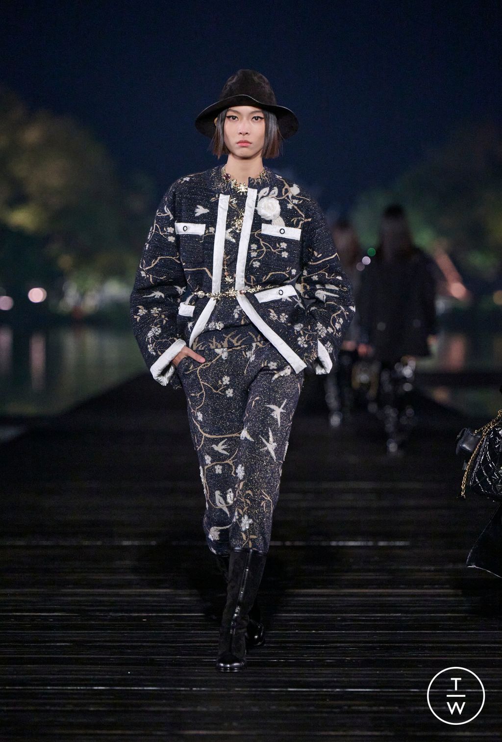 Fashion Week Paris Pre-Fall 2025 look 17 from the Chanel collection womenswear
