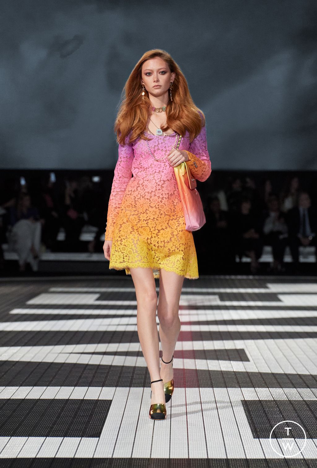 Fashion Week Paris Resort 2024 look 17 from the Chanel collection 女装