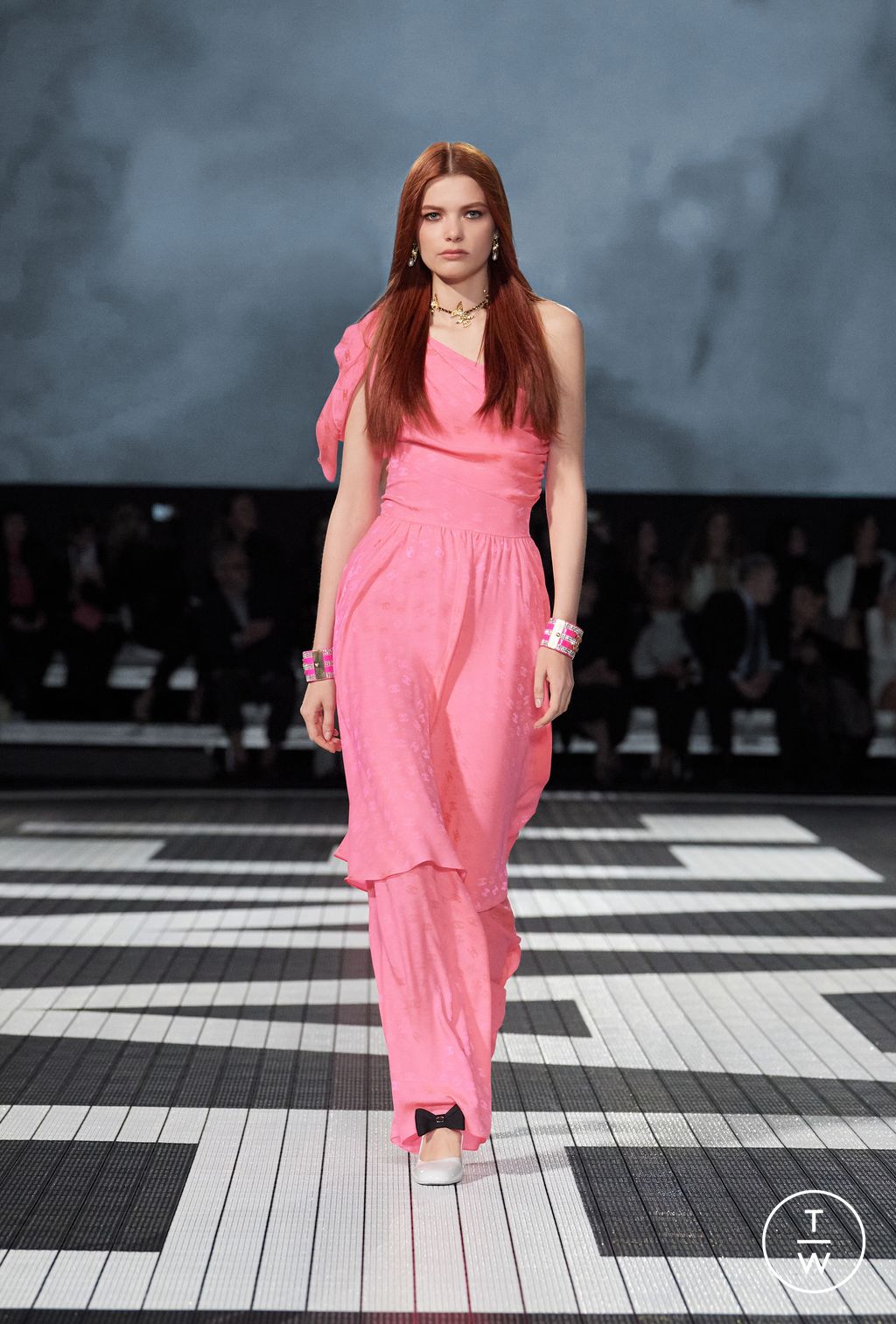 Fashion Week Paris Resort 2024 look 18 from the Chanel collection 女装