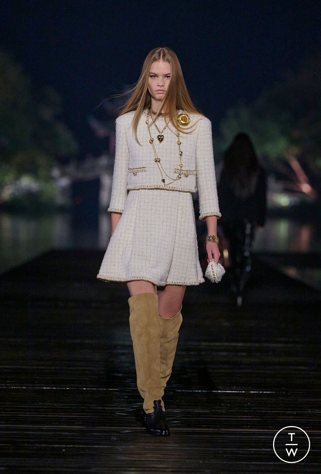Fashion Week Paris Pre-Fall 2025 look 20 from the Chanel collection womenswear