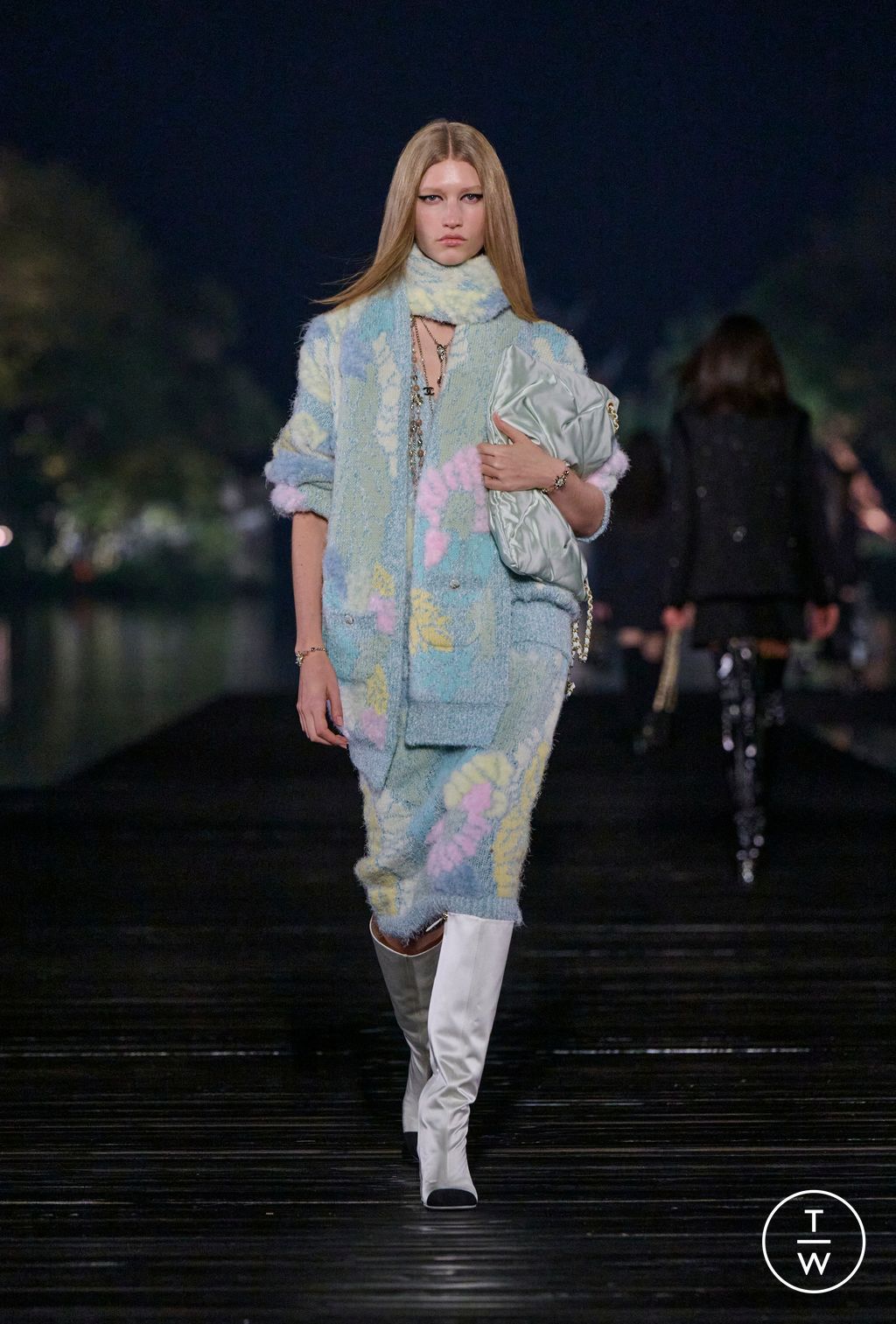 Fashion Week Paris Pre-Fall 2025 look 22 from the Chanel collection womenswear