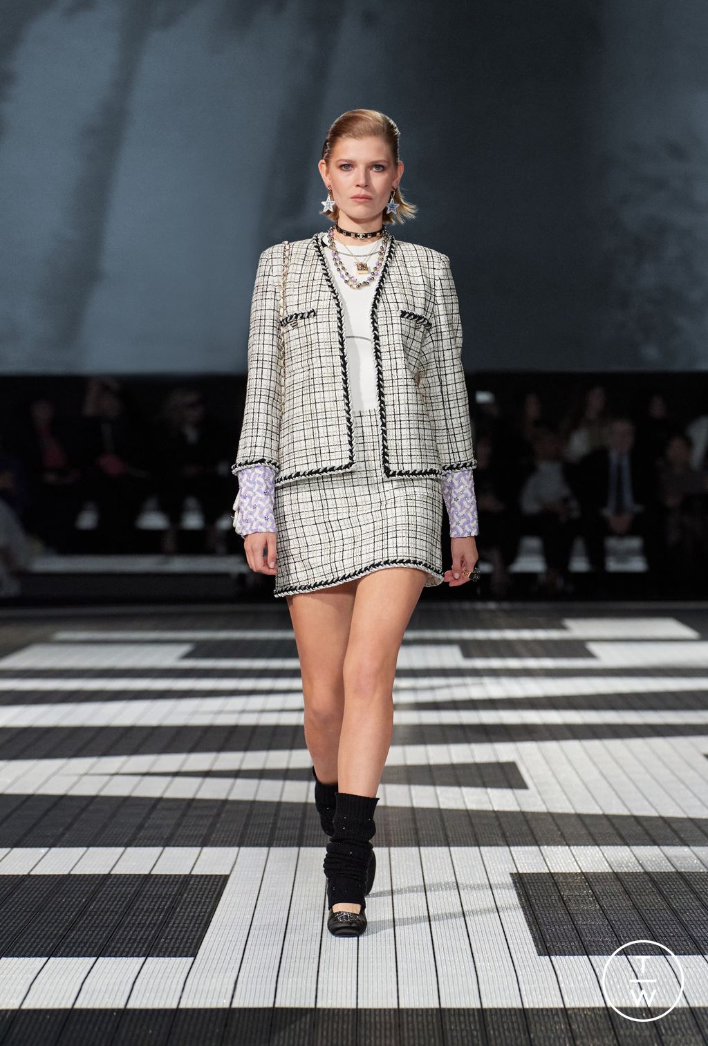 Fashion Week Paris Resort 2024 look 24 de la collection Chanel womenswear