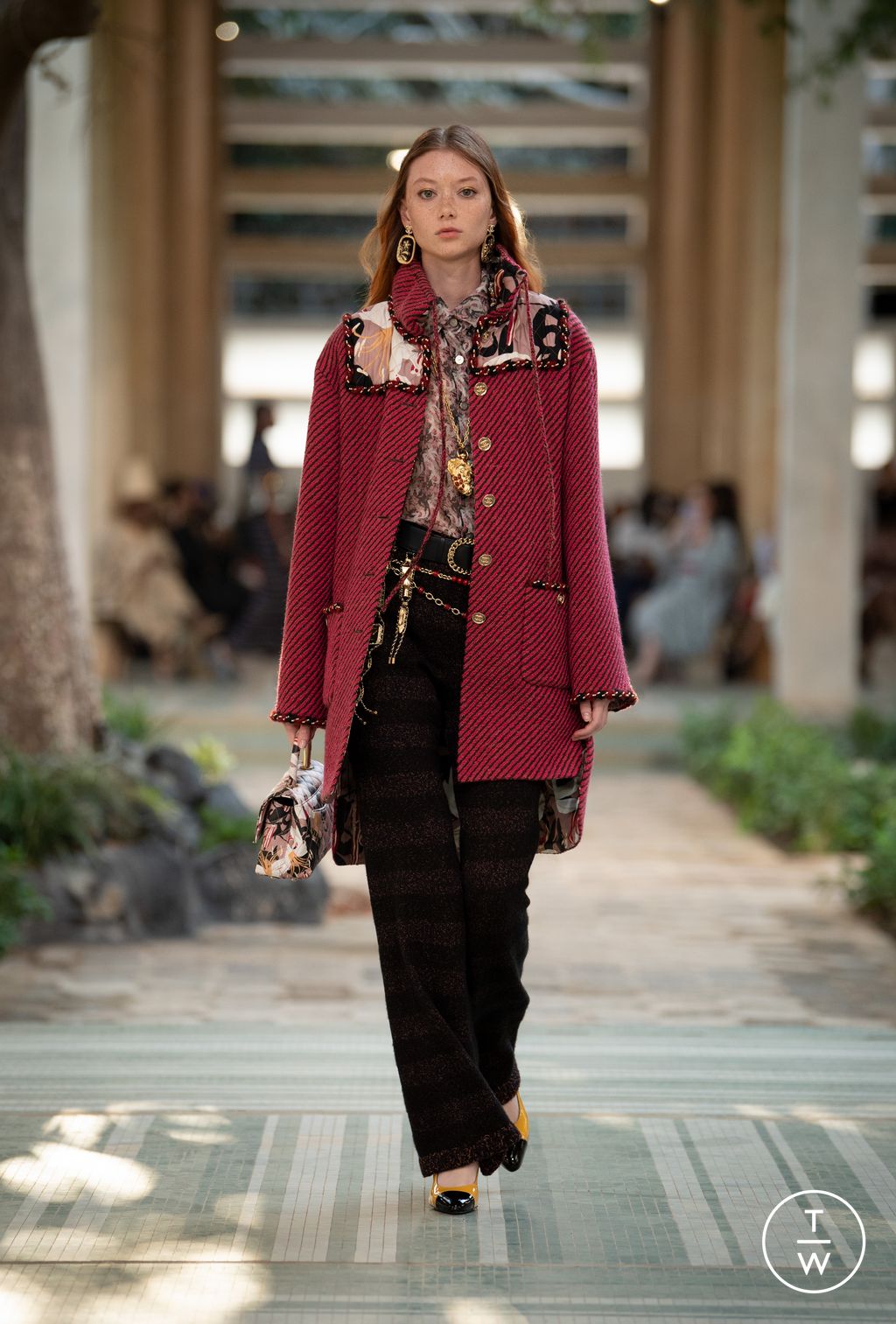 Fashion Week Paris Pre-Fall 2023 look 25 from the Chanel collection womenswear