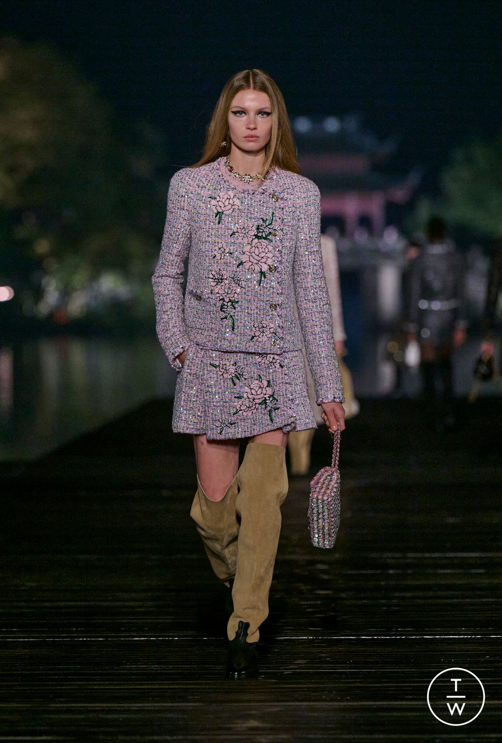 Fashion Week Paris Pre-Fall 2025 look 25 from the Chanel collection womenswear