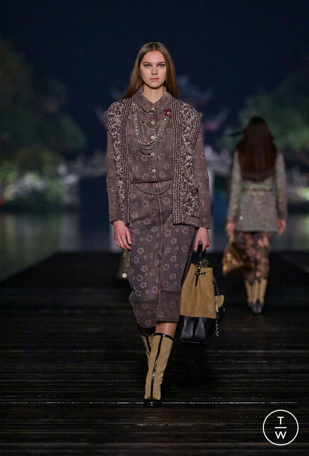 Fashion Week Paris Pre-Fall 2025 look 27 from the Chanel collection womenswear