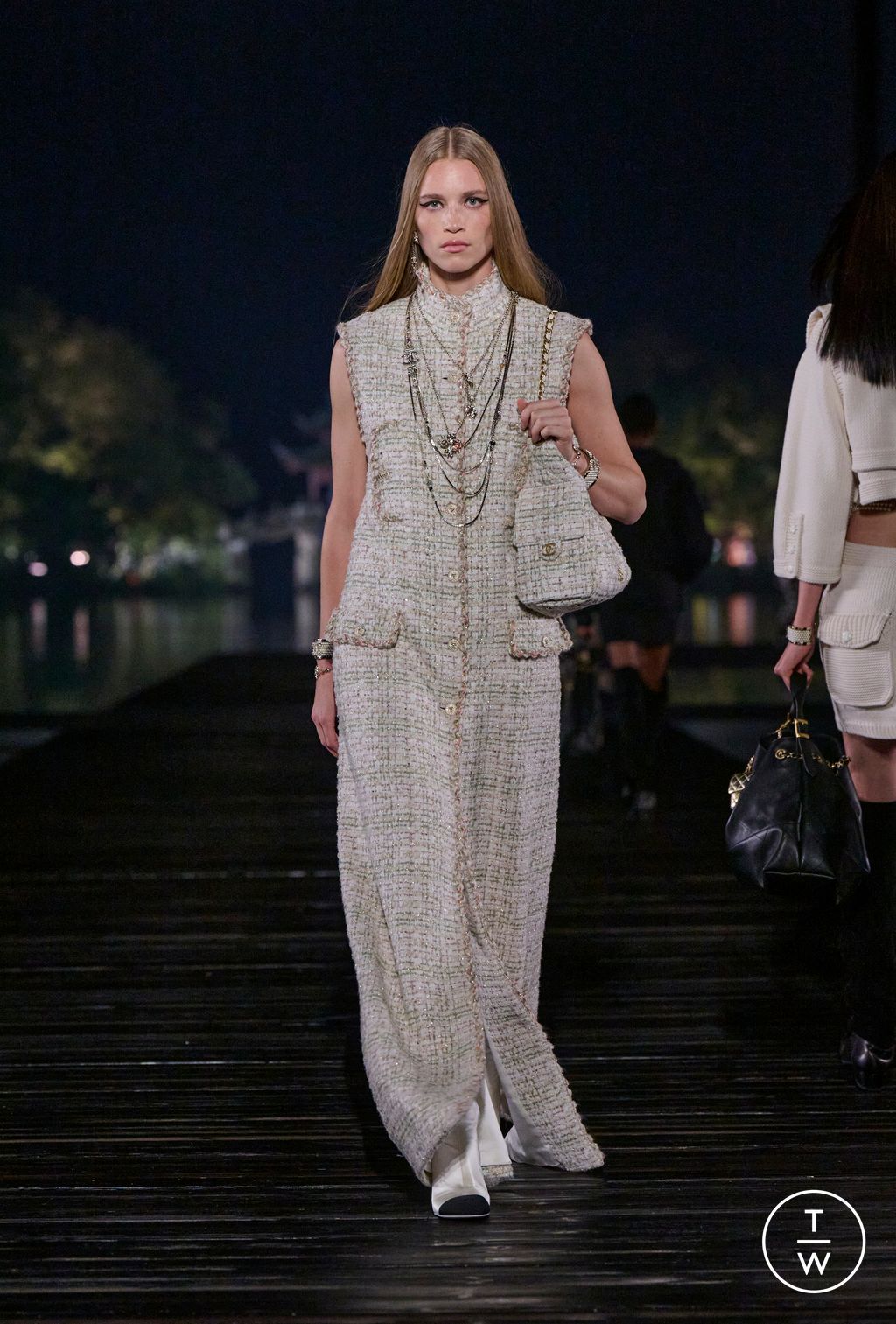 Fashion Week Paris Pre-Fall 2025 look 32 from the Chanel collection womenswear
